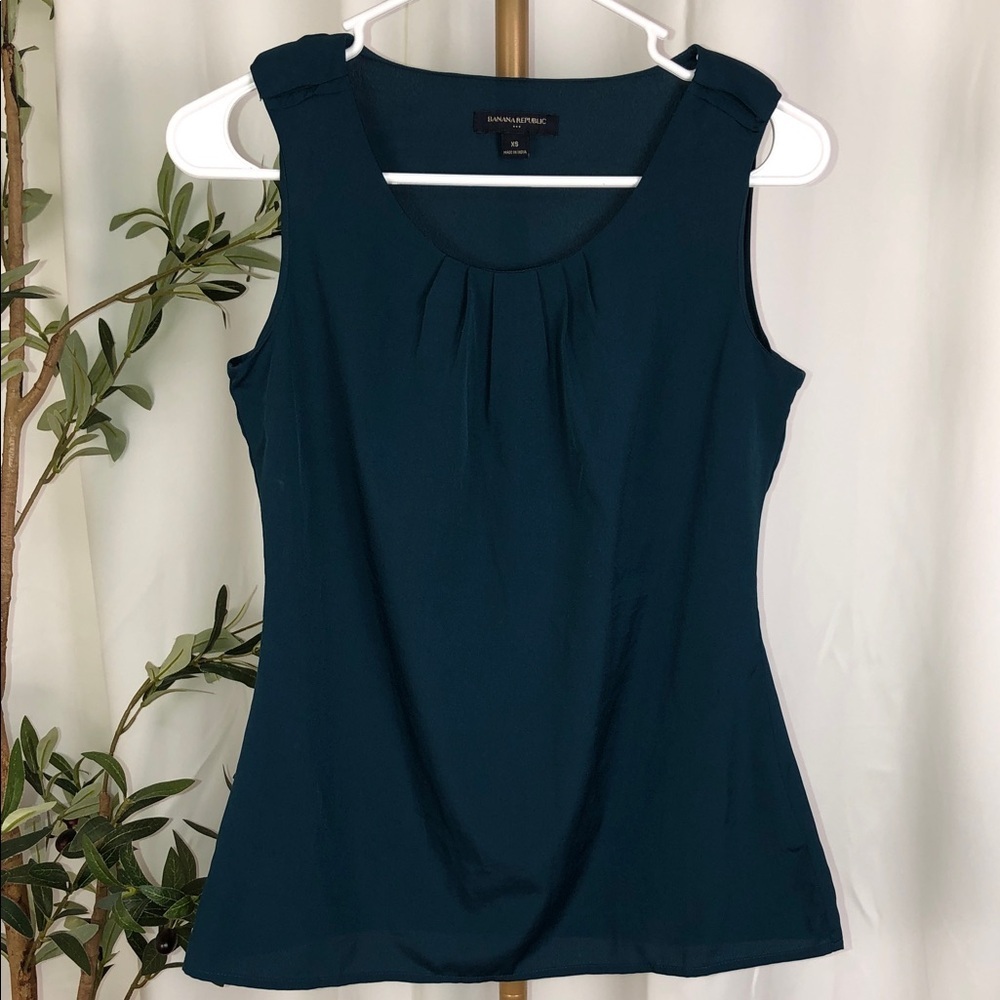 Banana Republic Silky Sleeveless Pleat-Front Shell Sz XS (T4)